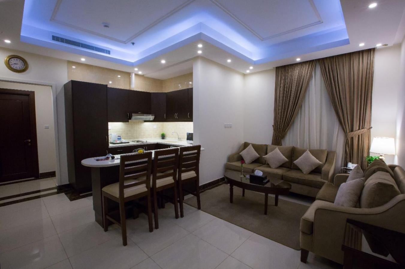 Sun Park Hotel Suites Jeddah Bagian luar foto