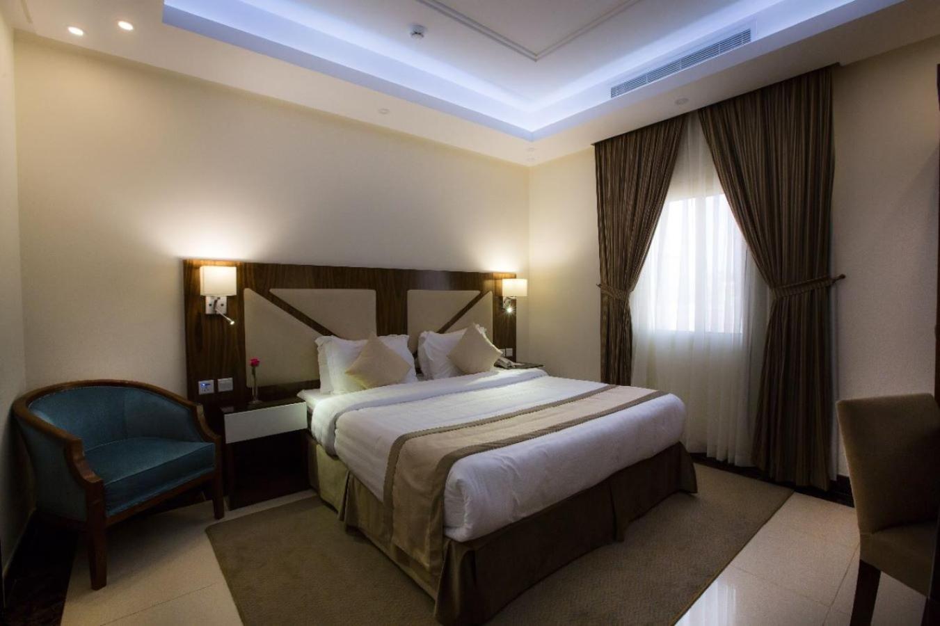 Sun Park Hotel Suites Jeddah Bagian luar foto