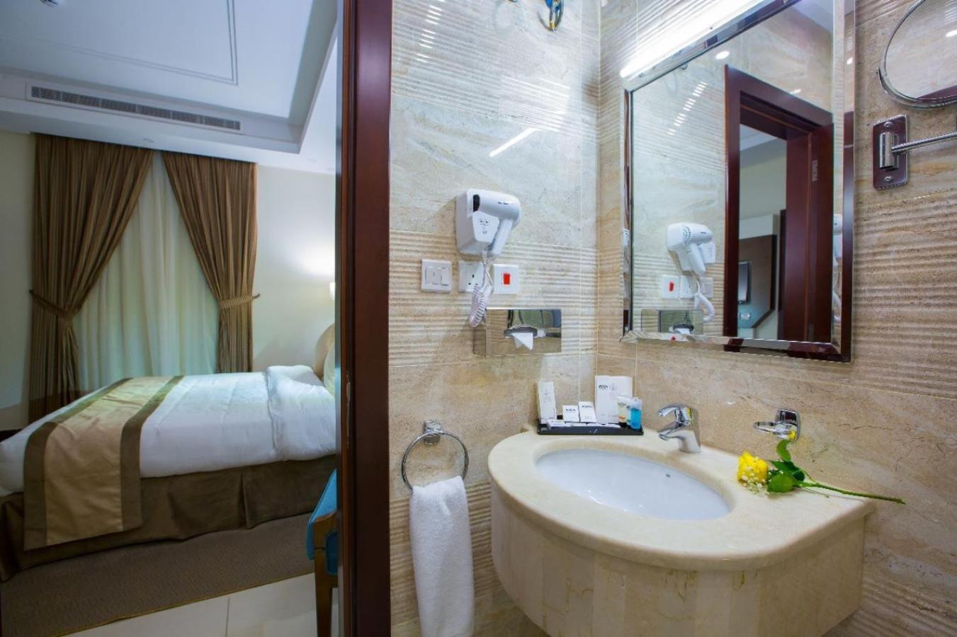 Sun Park Hotel Suites Jeddah Bagian luar foto